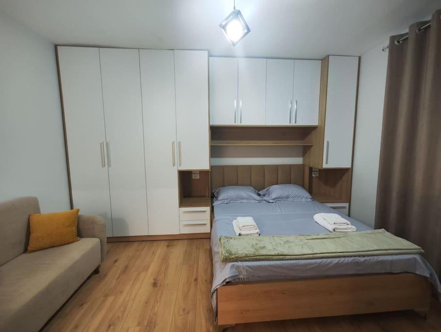Starlight Downtown Apartment ติรานา ภายนอก รูปภาพ